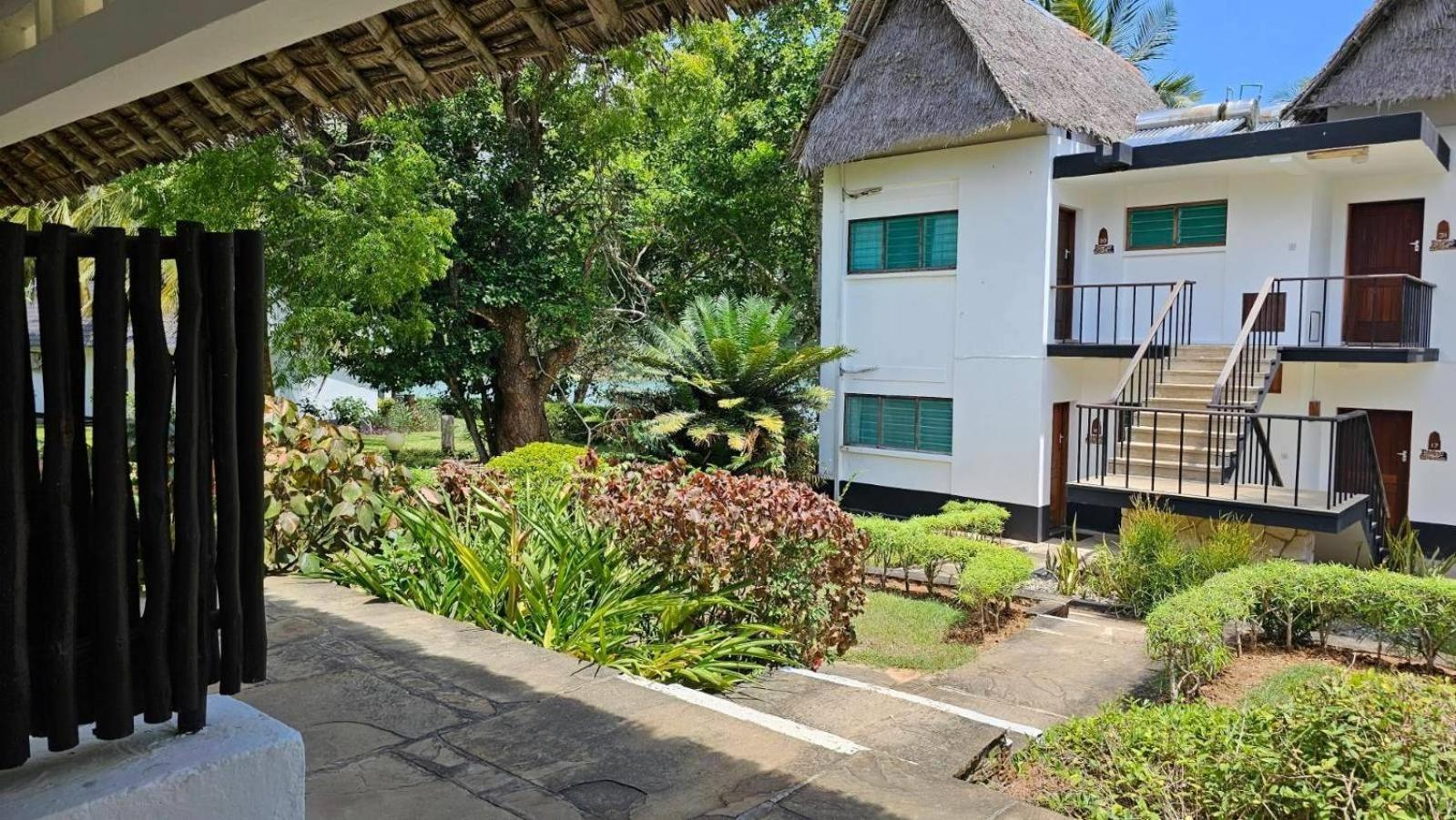 Mnarani Beach Club Hotel Kilifi Exterior photo